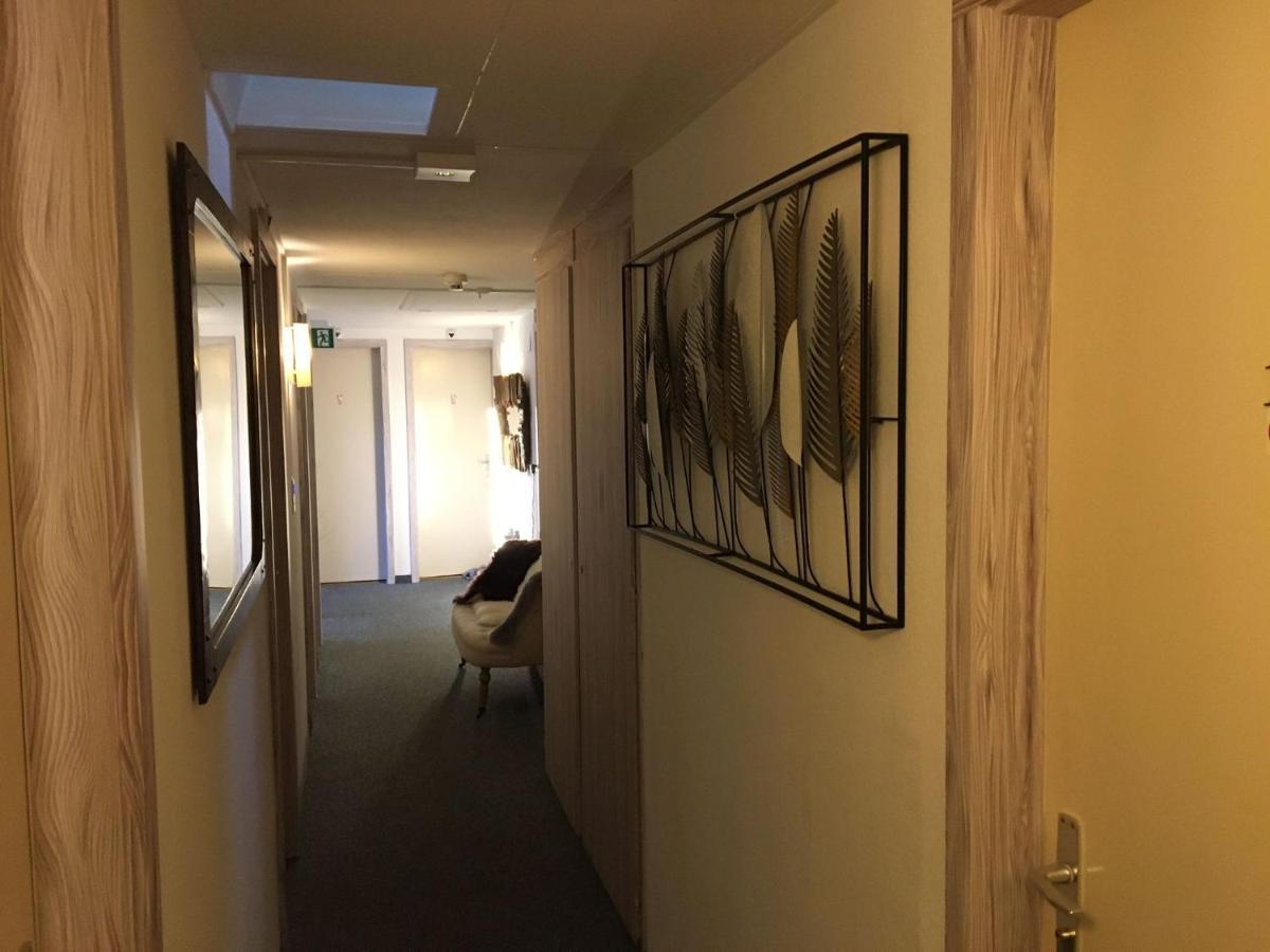 Hotel Restaurant De La Plage Gland Exterior photo